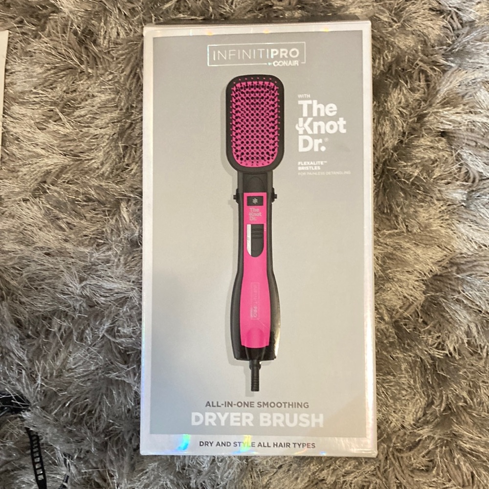 Infiniti Pro Conair Smoothing Dryer Brush